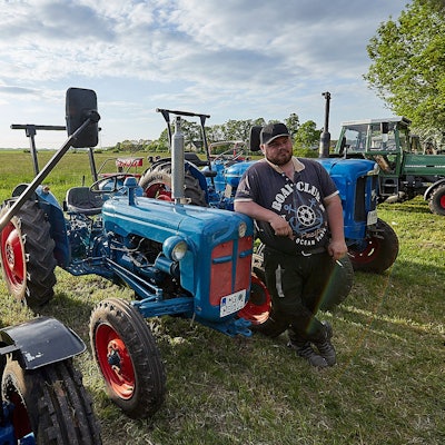 Mit vier Traktoren und seiner Familie war Anton Schmitz aus Mönchengladbach nach Lückerath gekommen.