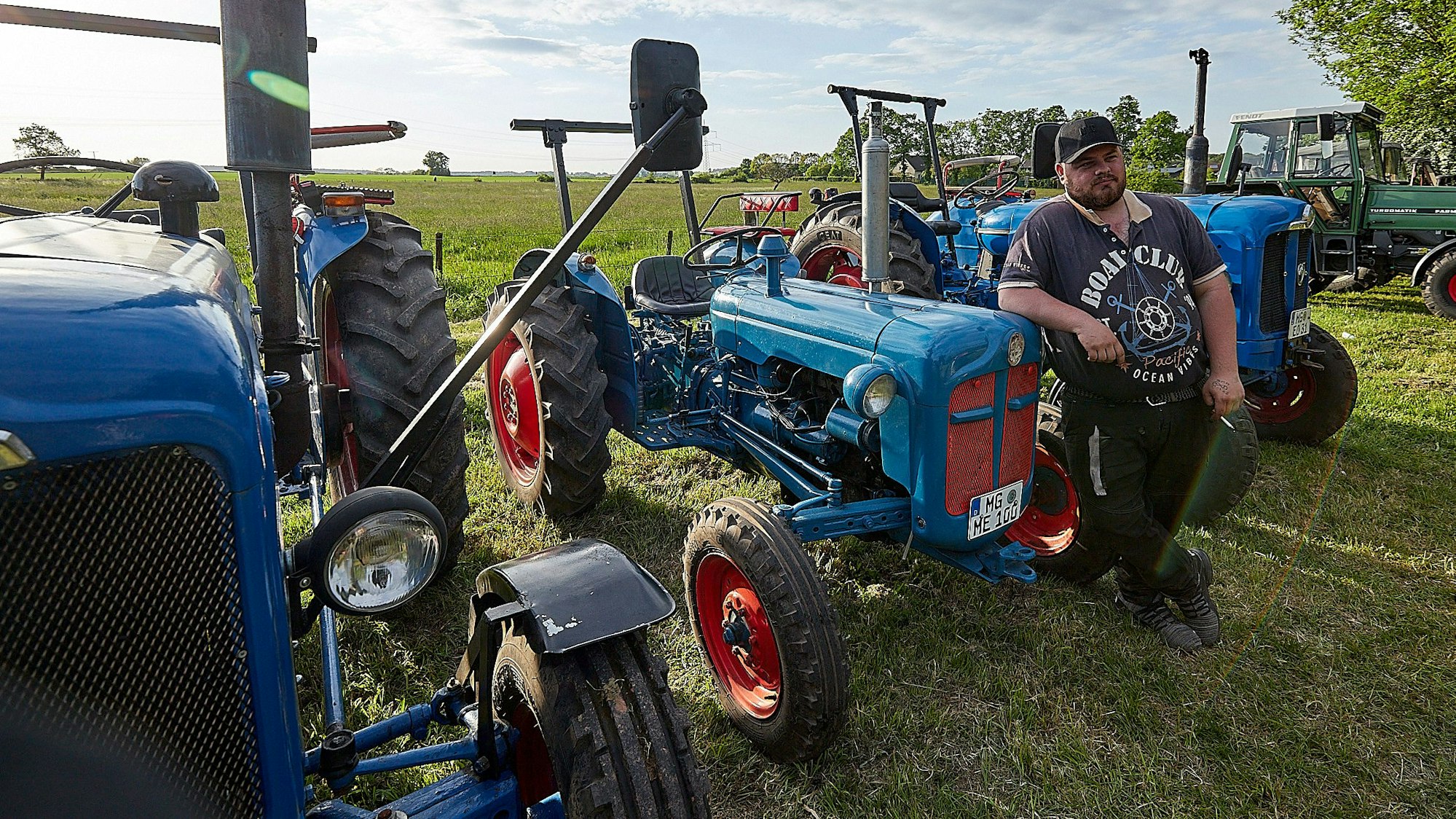 Mit vier Traktoren und seiner Familie war Anton Schmitz aus Mönchengladbach nach Lückerath gekommen.
