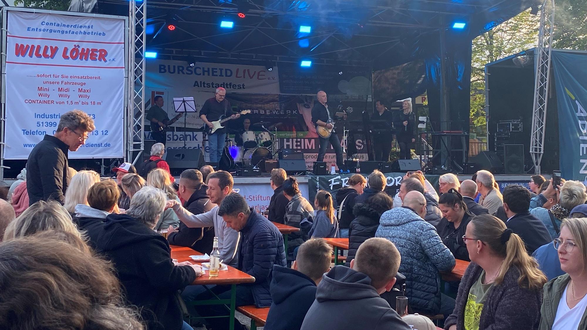 Die Band „Framework“ spielte am Samstagabend.