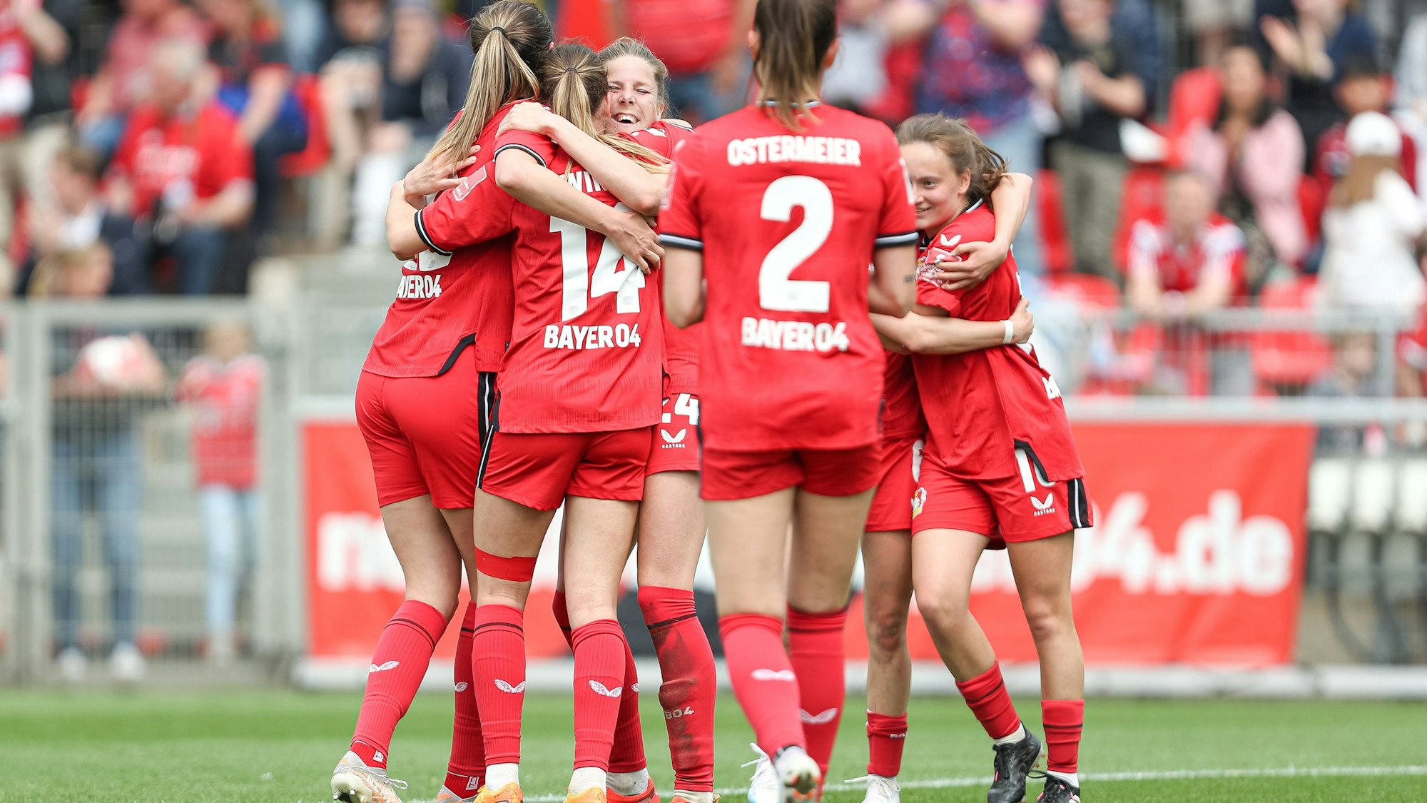 Germany, Leverkusen, 20.05.2023, Ulrich-Haberland-Stadion, Bayer 04 Leverkusen vs Bayern Muenchen - Frauen Bundesliga, Bayer 04 Leverkusen celebrate after end of the game Leverkusen Ulrich-Haberland-Stadion North Rhine-Westphalia Germany *** Germany, Leverkusen, 20 05 2023, Ulrich Haberland Stadion, Bayer 04 Leverkusen vs Bayern Muenchen Frauen Bundesliga, Bayer 04 Leverkusen celebrate after end of the game Leverkusen Ulrich Haberland Stadion North Rhine Westphalia Germany PUBLICATIONxINxGERxSUIxAUTxONLY eu-images-678