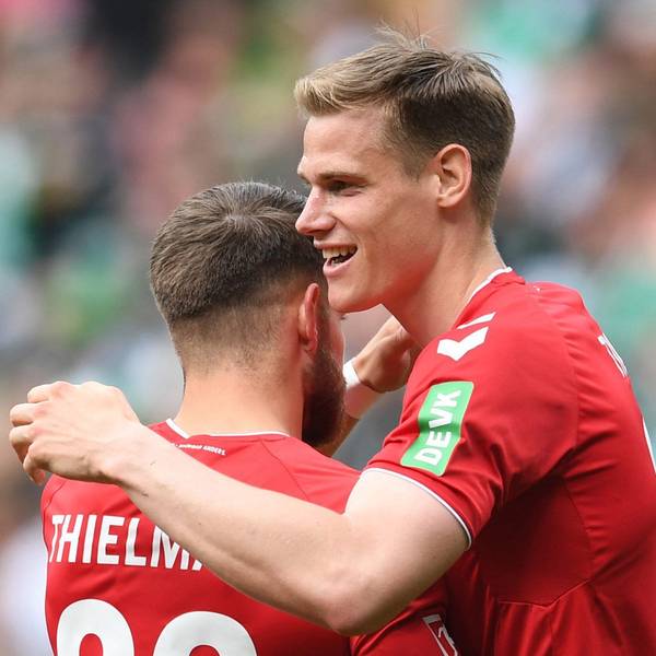 FC-Stürmer Steffen Tigges (r.) bejubelt mit Teamkollege Jan Thielmann sein Tor zum 1:0 in Bremen.