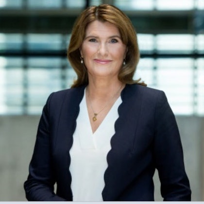 Tina Hassel auf einem Portrait-Foto.