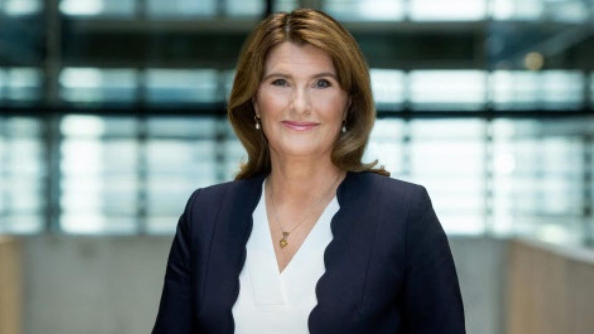 Tina Hassel auf einem Portrait-Foto.