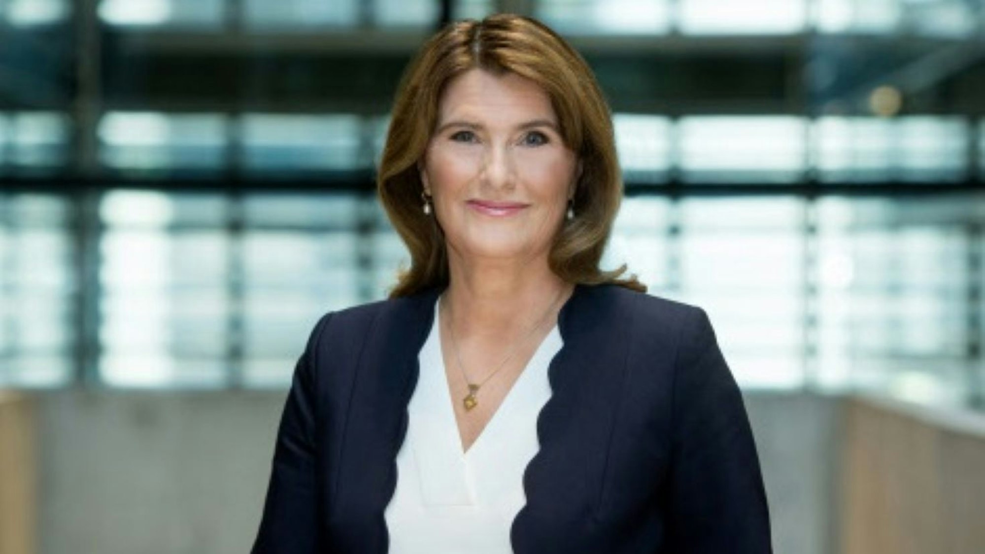 Tina Hassel auf einem Portrait-Foto.