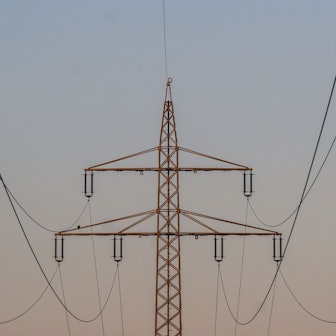 Eine Hochspannungsleitung im Landkreis Peine