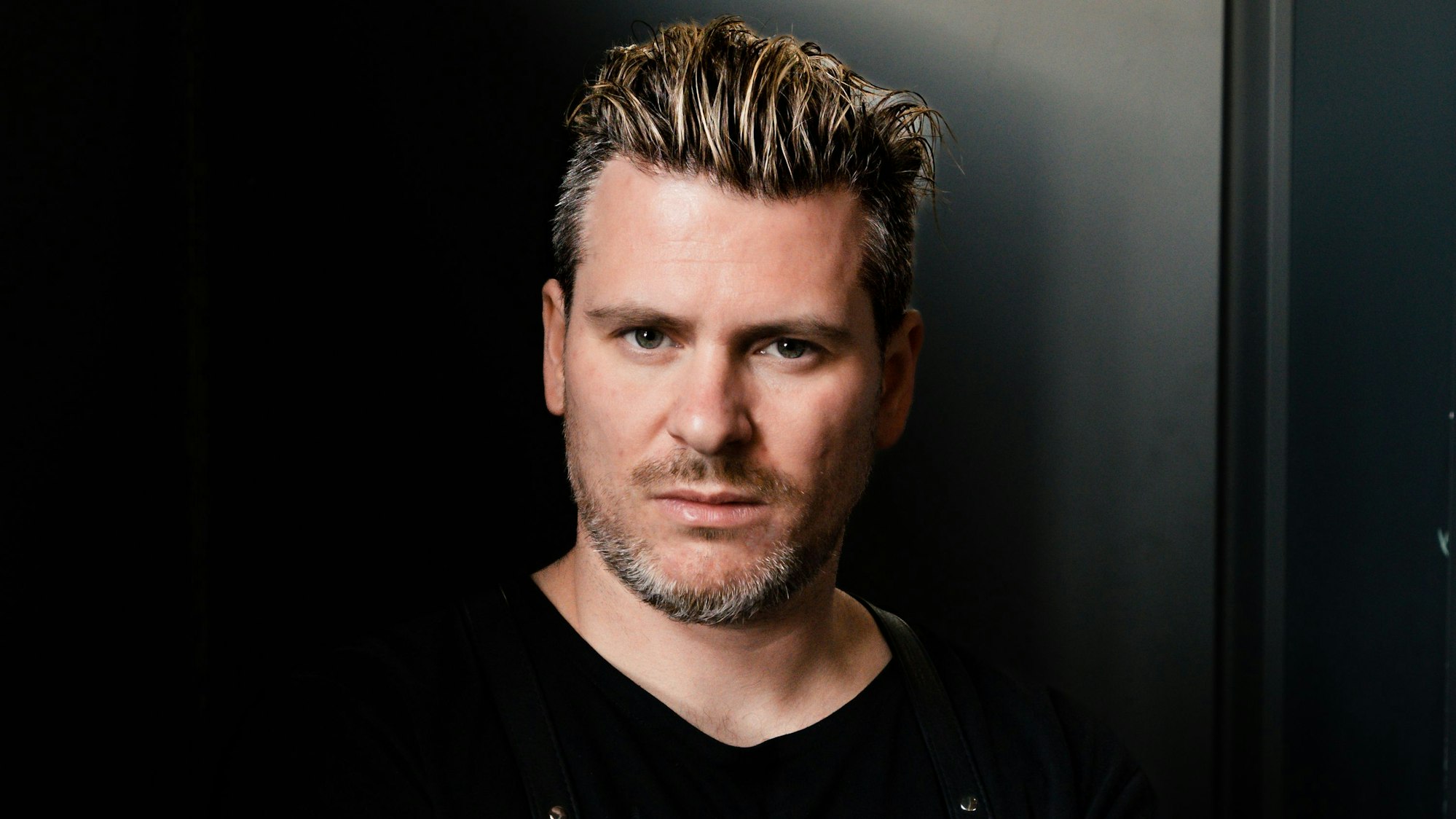 Daniel Gottschlich schaut in die Kamera.