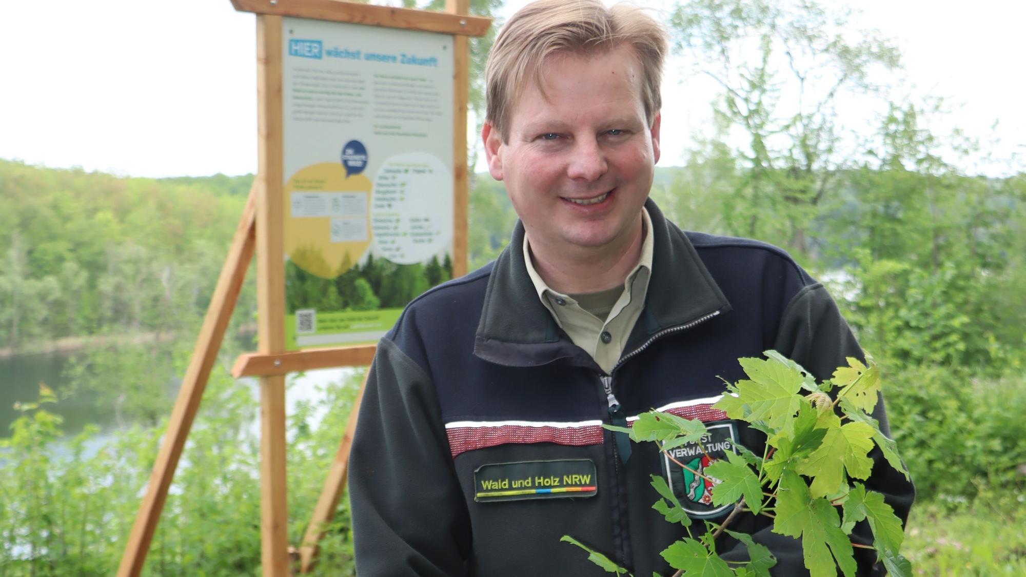 Förster Frank Pechtheyden arbeitet seit 2002 beim Landesbetrieb Wald und Holz.