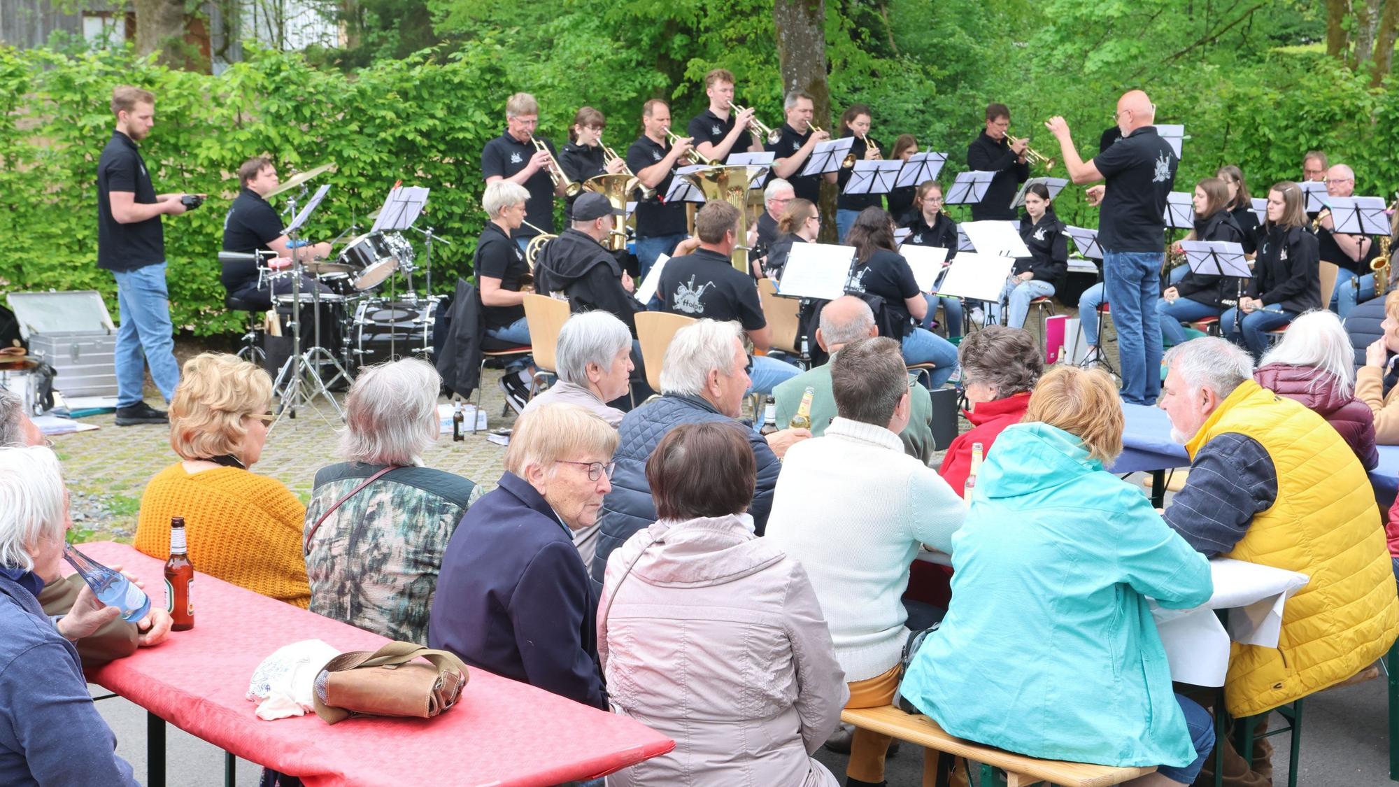 Szene vom Platzkonzert.