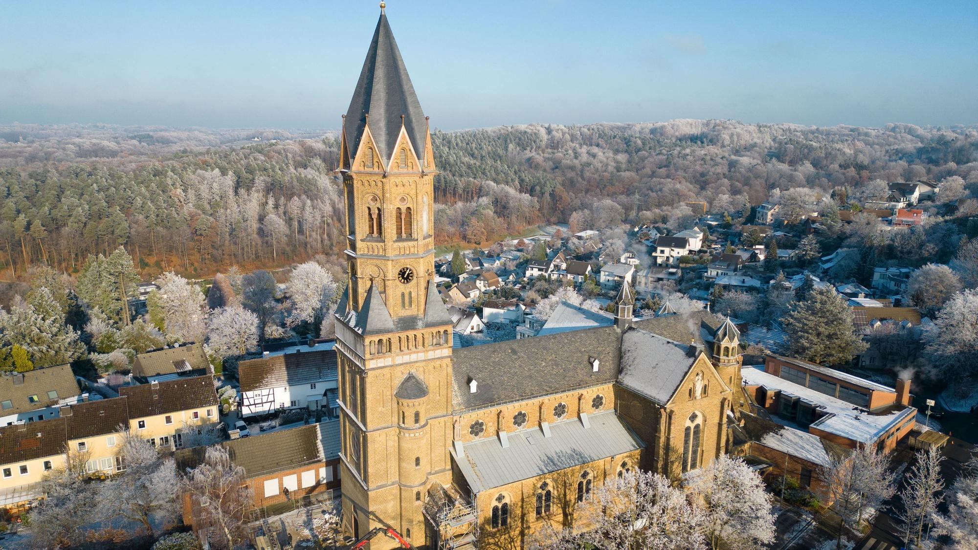Das Foto zeigt die Kirche St. Nikolaus Bensberg.
