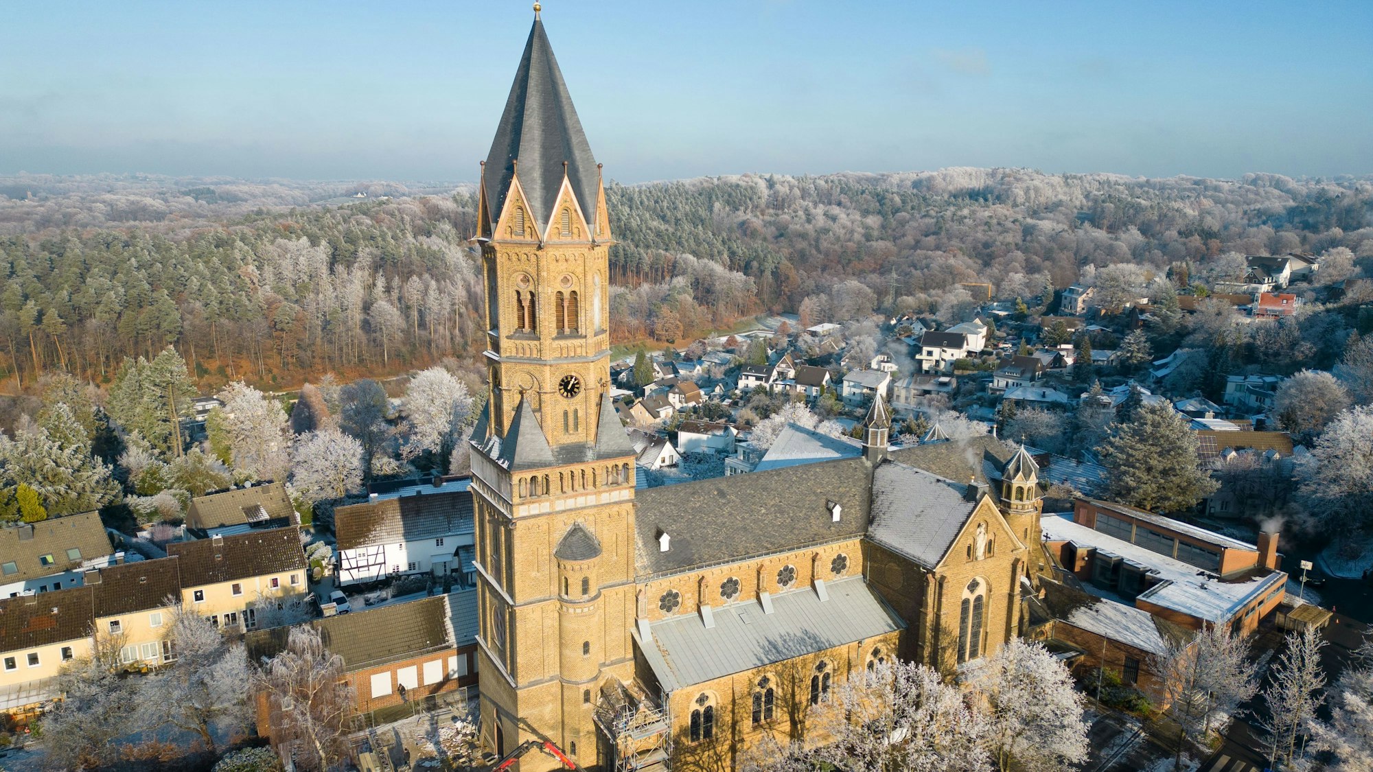 Das Foto zeigt die Kirche St. Nikolaus Bensberg.
