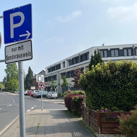 Das Sonderparkrecht in der Bruchhauser Straße in Lützenkirchen sorgt für Ärger.