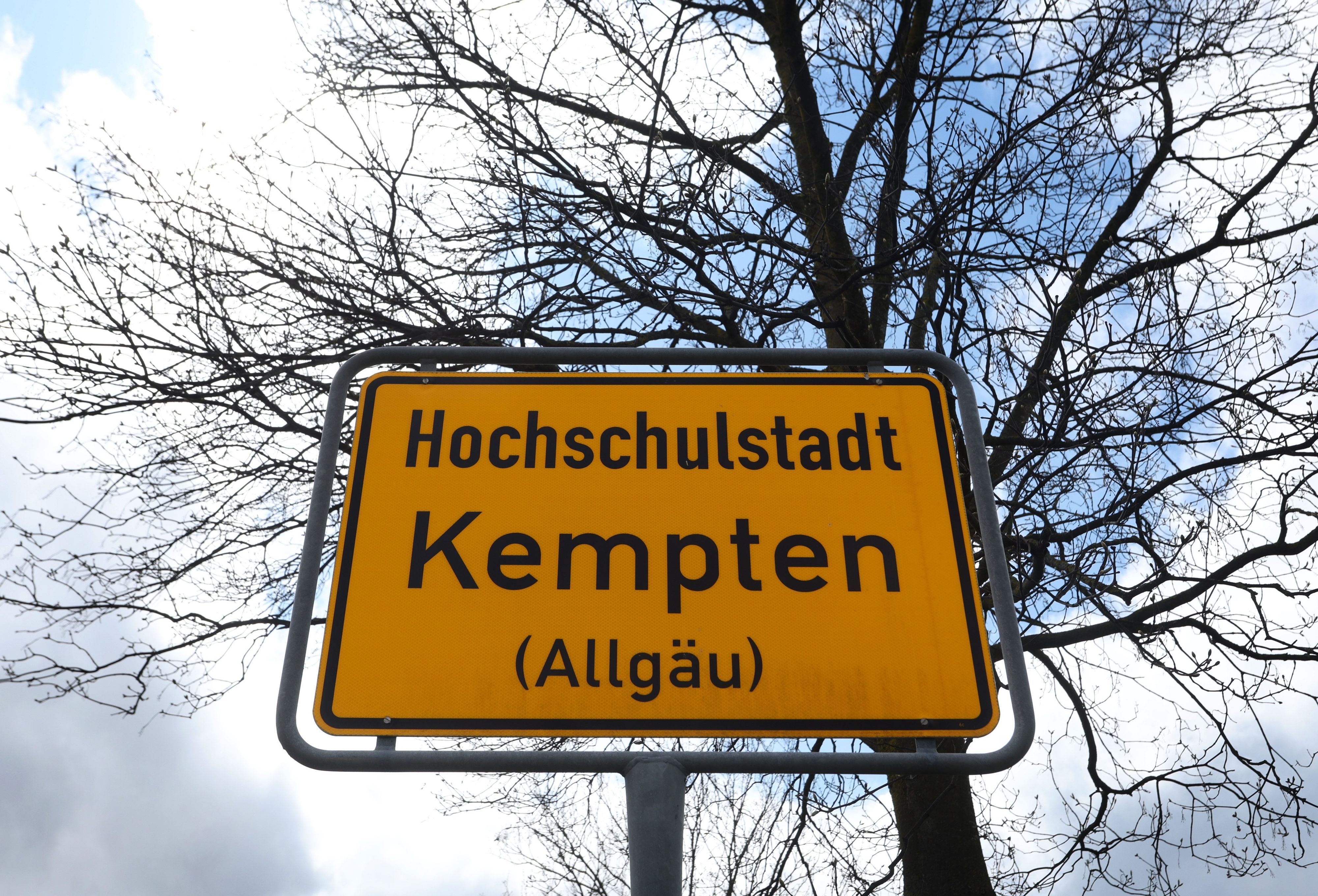 Ein Ortsschild von Kempten im Allgäu