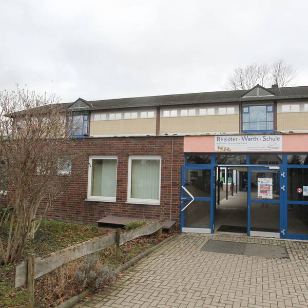 Es ist die Rheidter-Werth-Schule in Niederkassel Rheidt zu sehen.