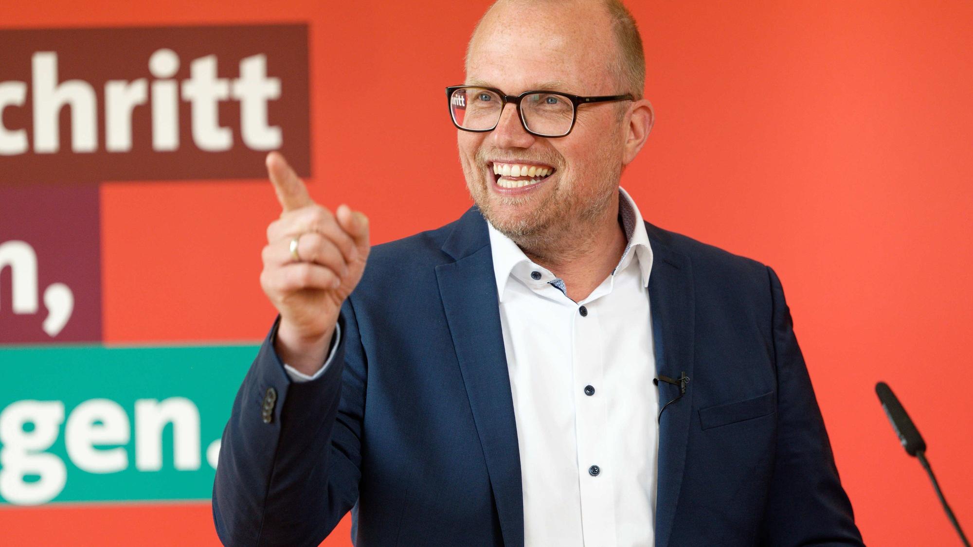 Jochen Ott, neuer Fraktionsvorsitzender der Nordrhein-Westfälischen SPD, spricht bei einer Pressekonferenz.