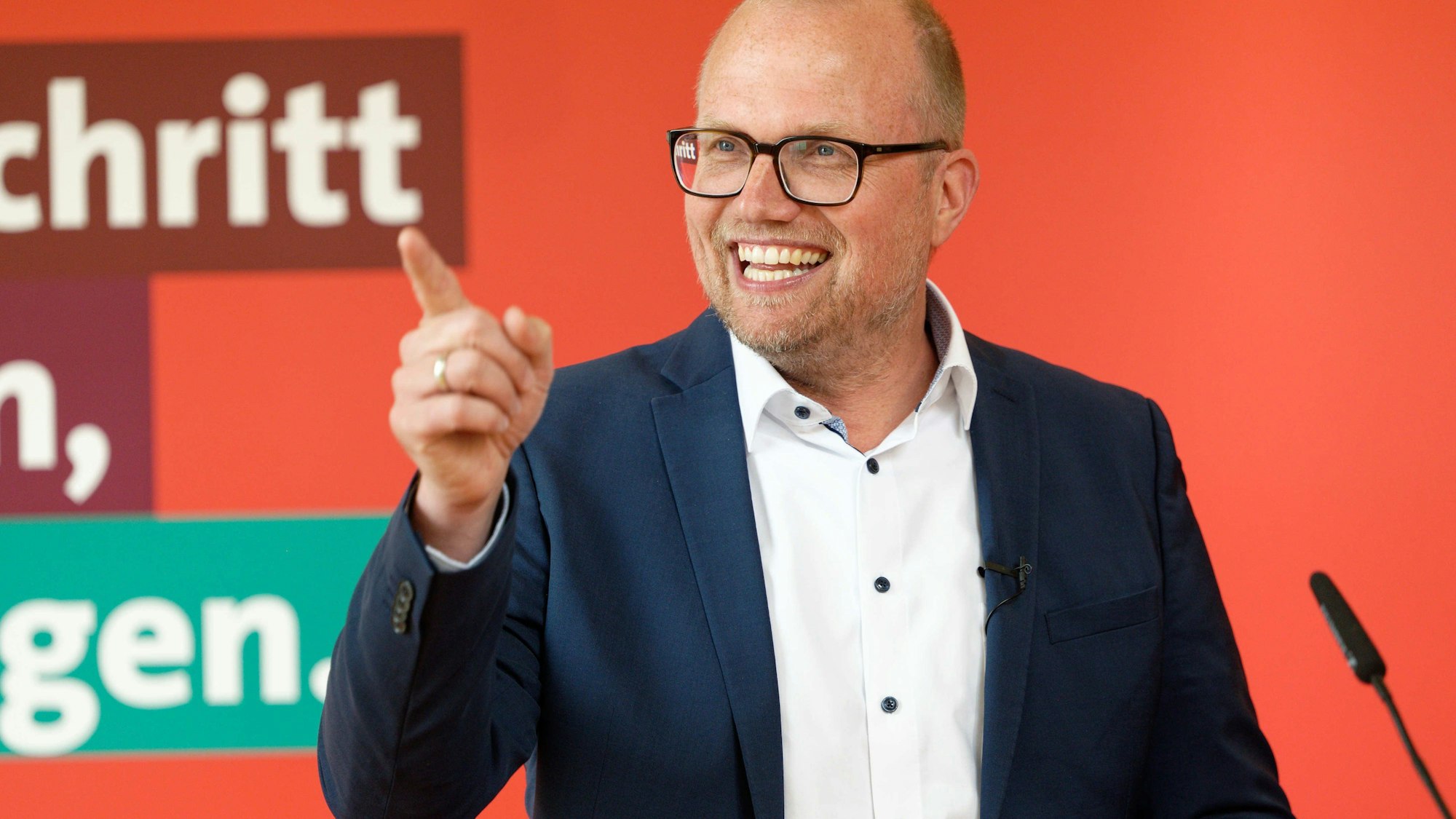 Jochen Ott, neuer Fraktionsvorsitzender der Nordrhein-Westfälischen SPD, spricht bei einer Pressekonferenz.