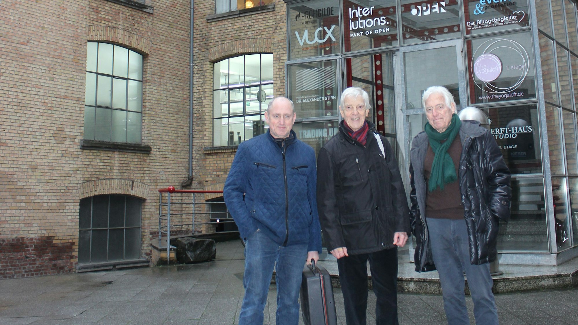 Horst Nordmann, Helmut Rupsch, Karl Rosarius (v.l.) im Innenhof des Erft-Hauses.