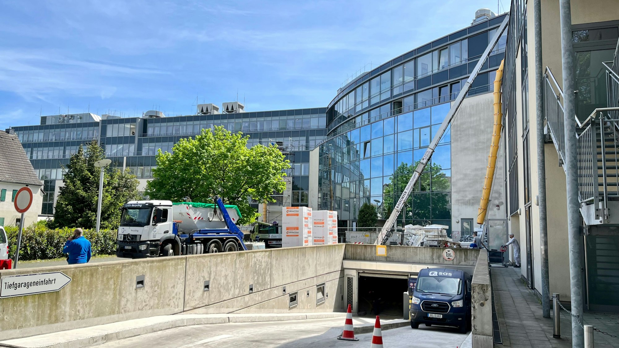 Das Gesundheitshaus am Wiesdorfer Ludwig-Erhard-Platz von hinten