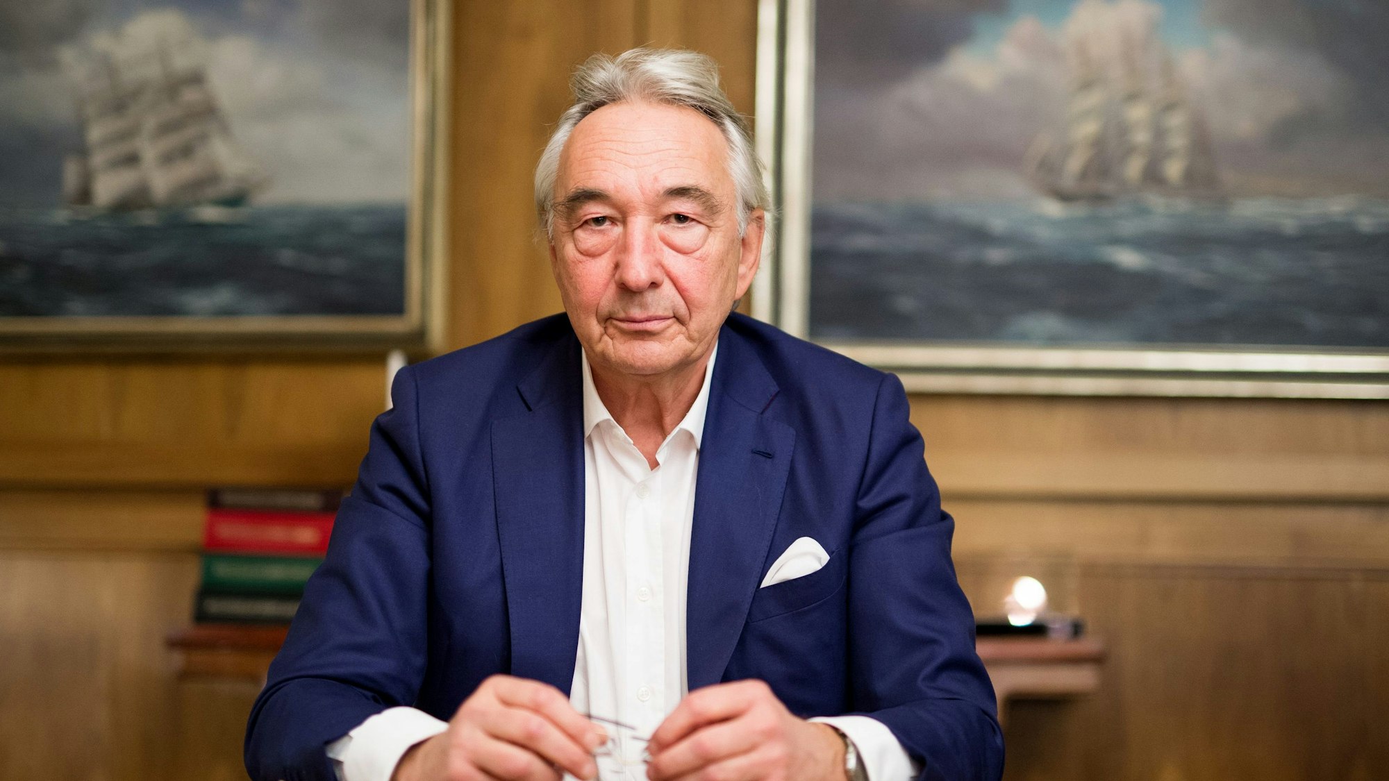 Bertram Rickmers, Chef der Rickmers Reederei, bei einem Interview mit der Deutschen Presse-Agentur.