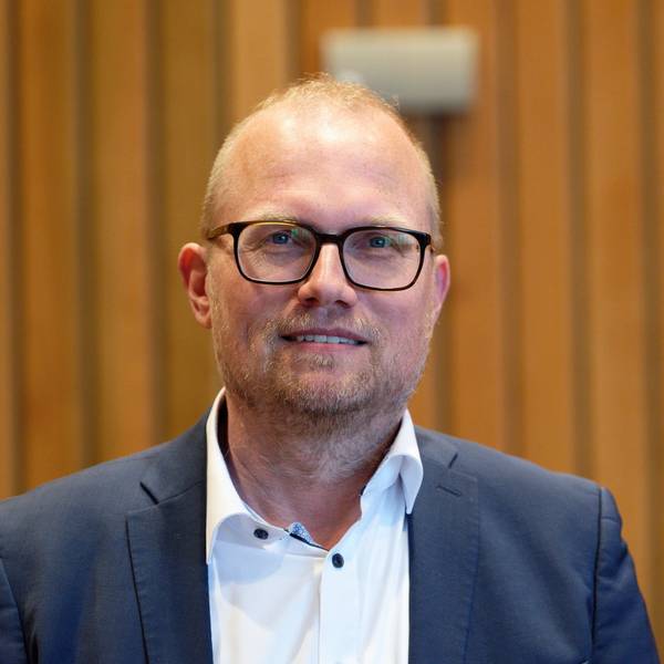 23.05.2023, Nordrhein-Westfalen, Düsseldorf: Der Kandidat Jochen Ott (SPD), Vizefraktionschef, steht vor der Wahl eines neuen SPD Landtagsfraktionsvorsitzenden im Fraktionssaal. Foto: Henning Kaiser/dpa +++ dpa-Bildfunk +++