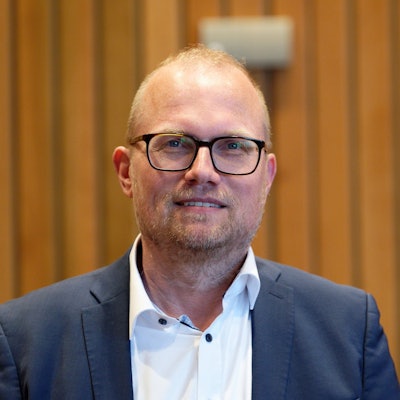 23.05.2023, Nordrhein-Westfalen, Düsseldorf: Der Kandidat Jochen Ott (SPD), Vizefraktionschef, steht vor der Wahl eines neuen SPD Landtagsfraktionsvorsitzenden im Fraktionssaal. Foto: Henning Kaiser/dpa +++ dpa-Bildfunk +++