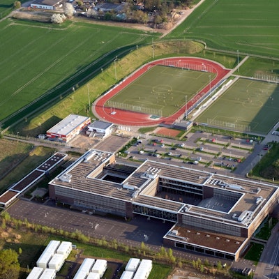 Die Rodenkirchener Gesamtschule von oben.