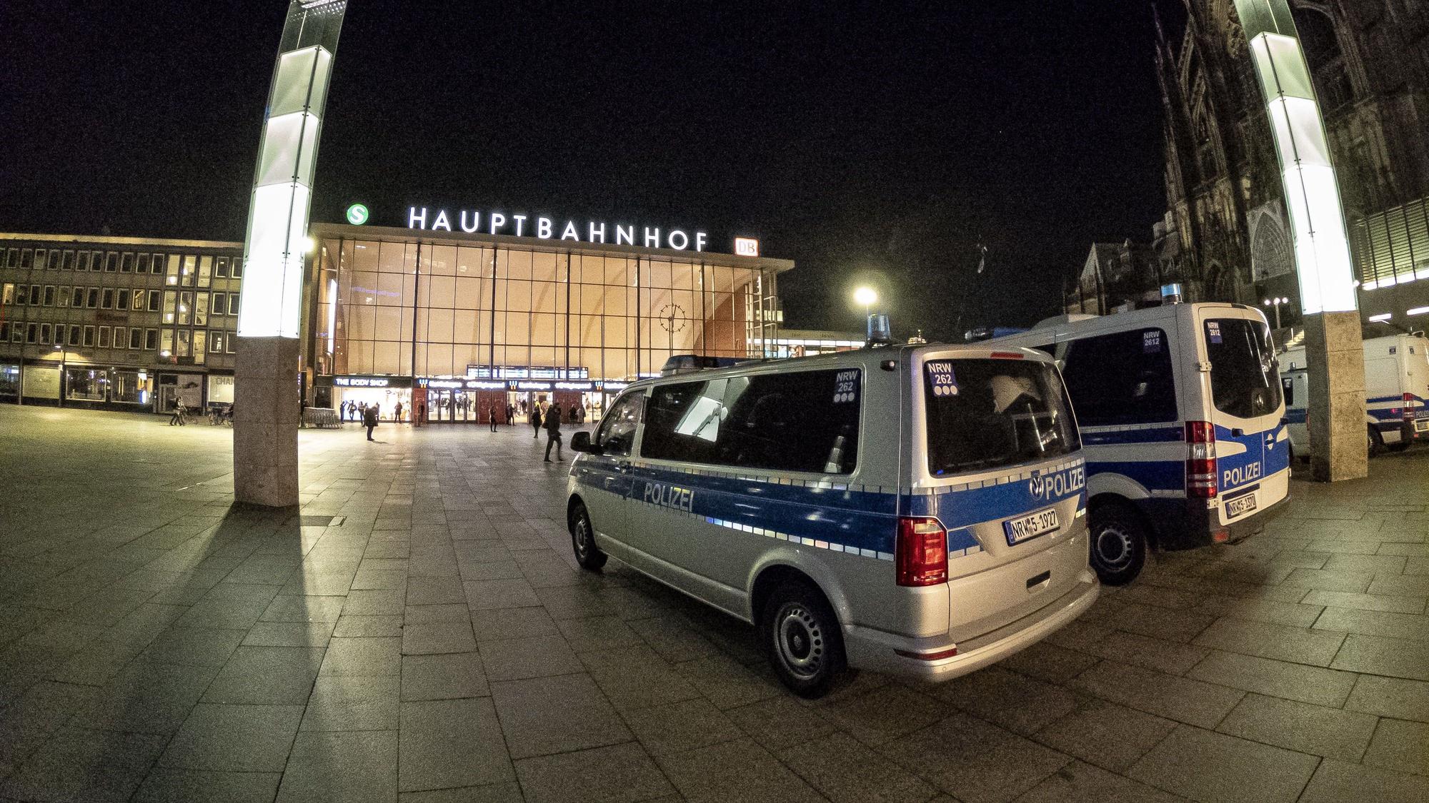 Auf dem Kölner Bahnhofsvorplatz hatte der Angeklagte eine Frau begrapscht. (Symbolbild)