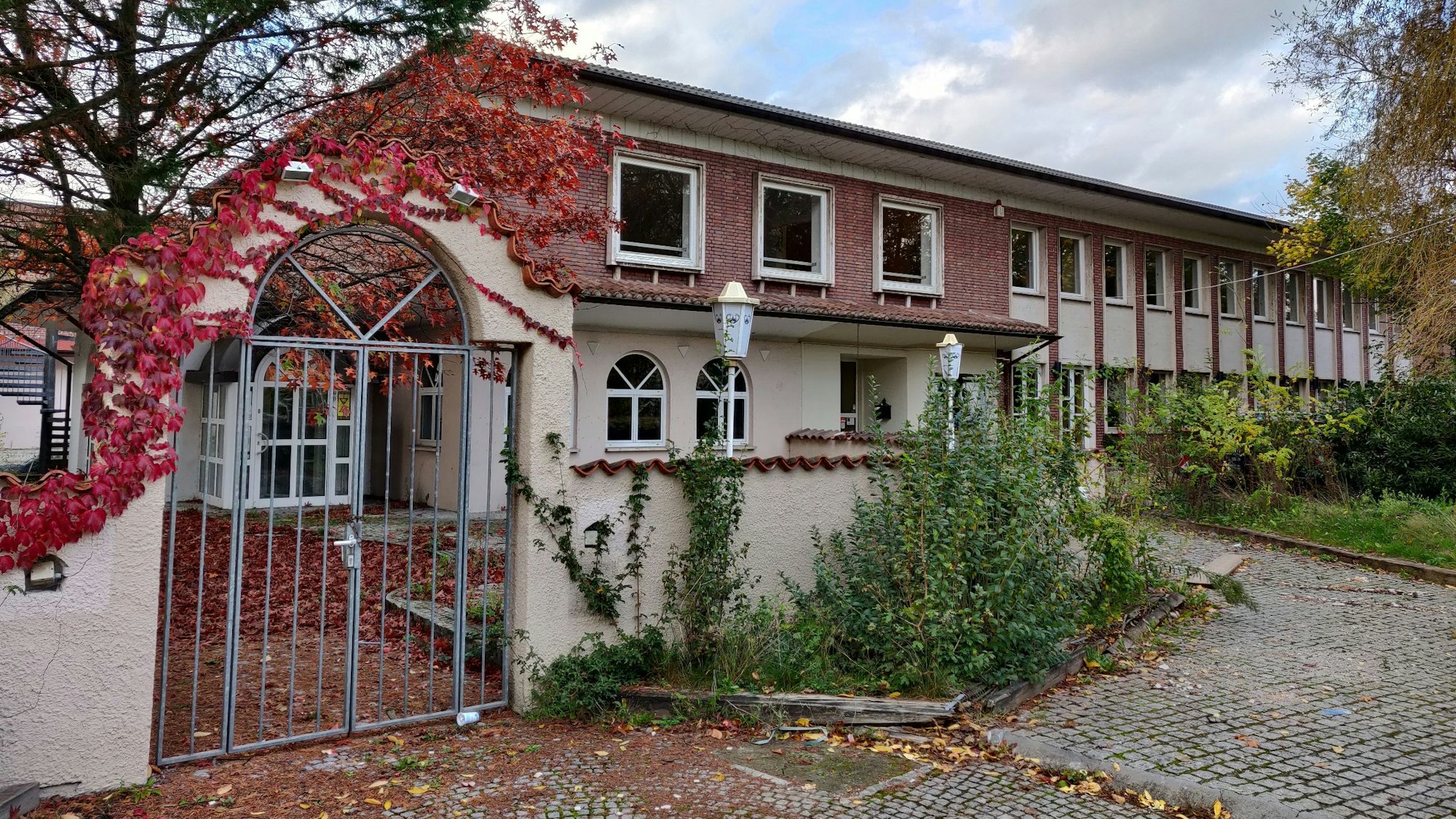 Eingangstor zum früheren „Peking Garden“ im Erdgeschoss vor Beginn der Umbauarbeiten