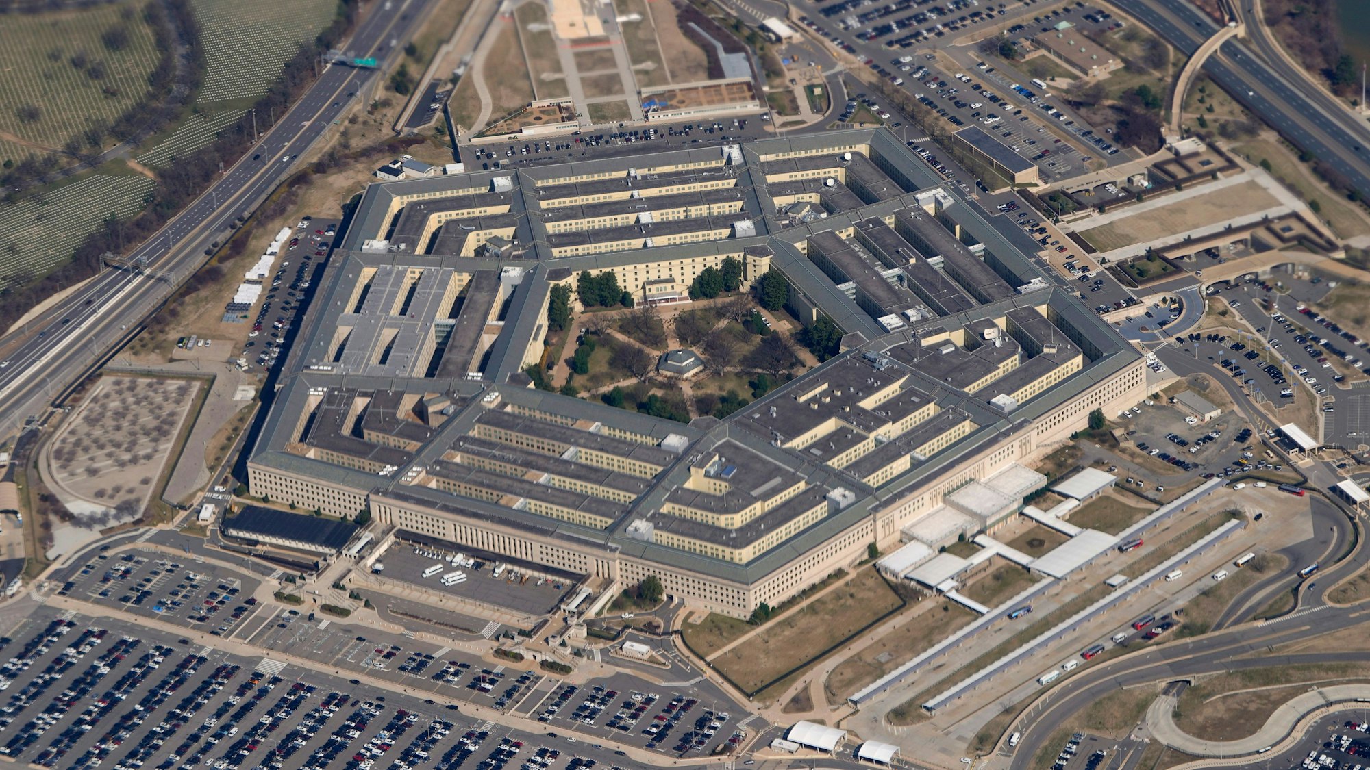 Das Pentagon, Sitz des amerikanischen Verteidigungsministeriums, in einer Luftaufnahme. (Archivbild)