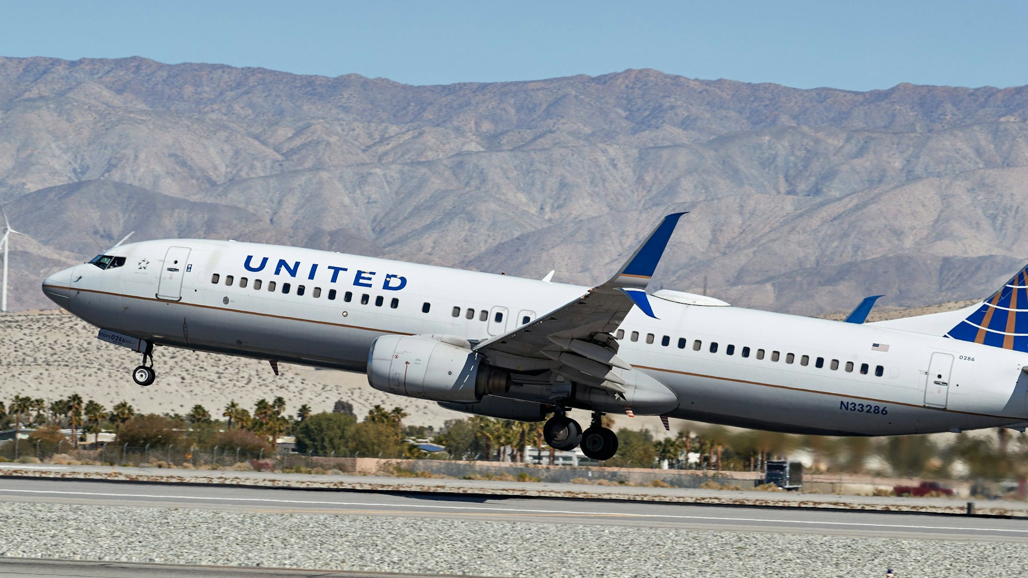 Eine Boeing 737 der US-Fluggesellschaft United Airlines beim Start. (Symbolbild)