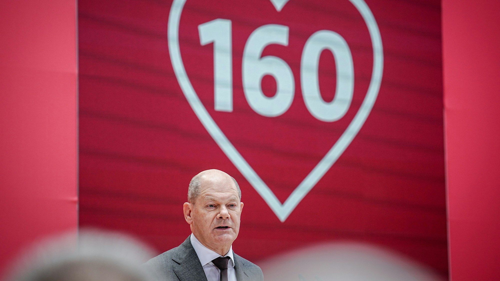 Bundeskanzler Olaf Scholz (SPD) spricht bei der Feier der SPD für ihr 160-jähriges Bestehen.