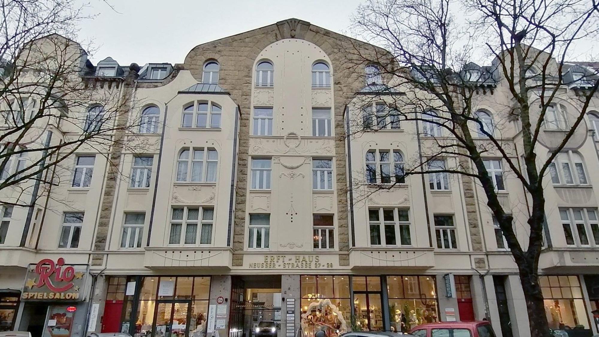 Die Vorderseite des Erft-Hauses an der Neusser Straße