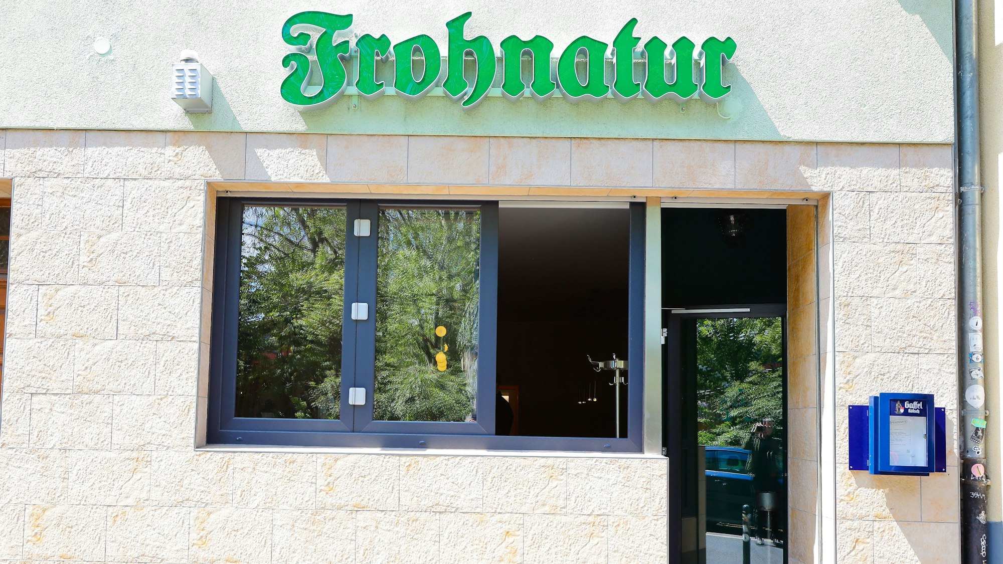 Fassade der Frohnatur Weinstube in Ehrenfeld