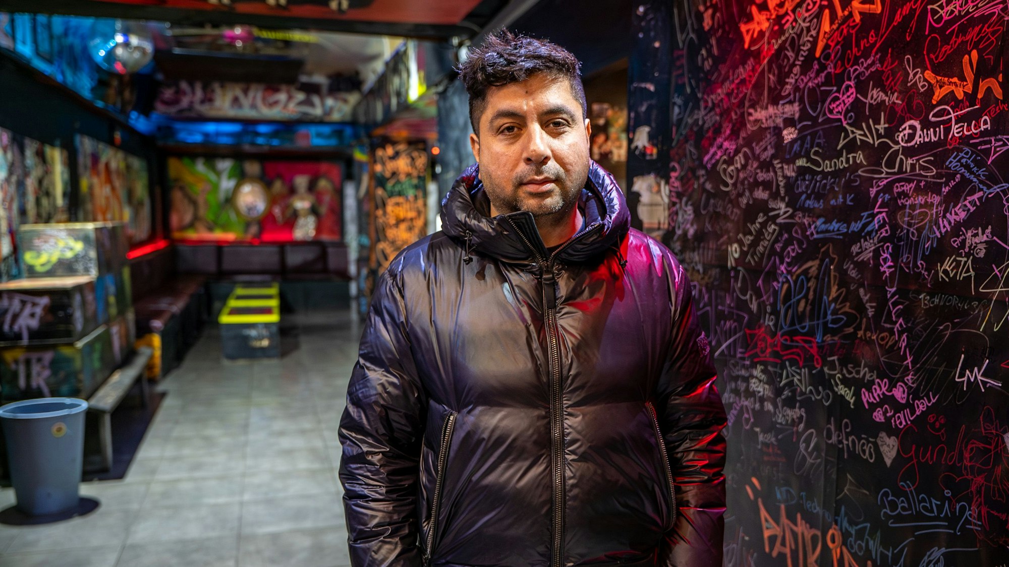 Schappur Sareh betreibt die Red Cat Lounge auf der Luxemburger Straße.