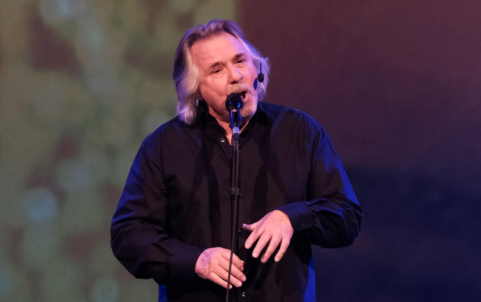 Das Bild zeigt Tommy Engel bei der „Weihnachtsengel“-Premiere 2021.