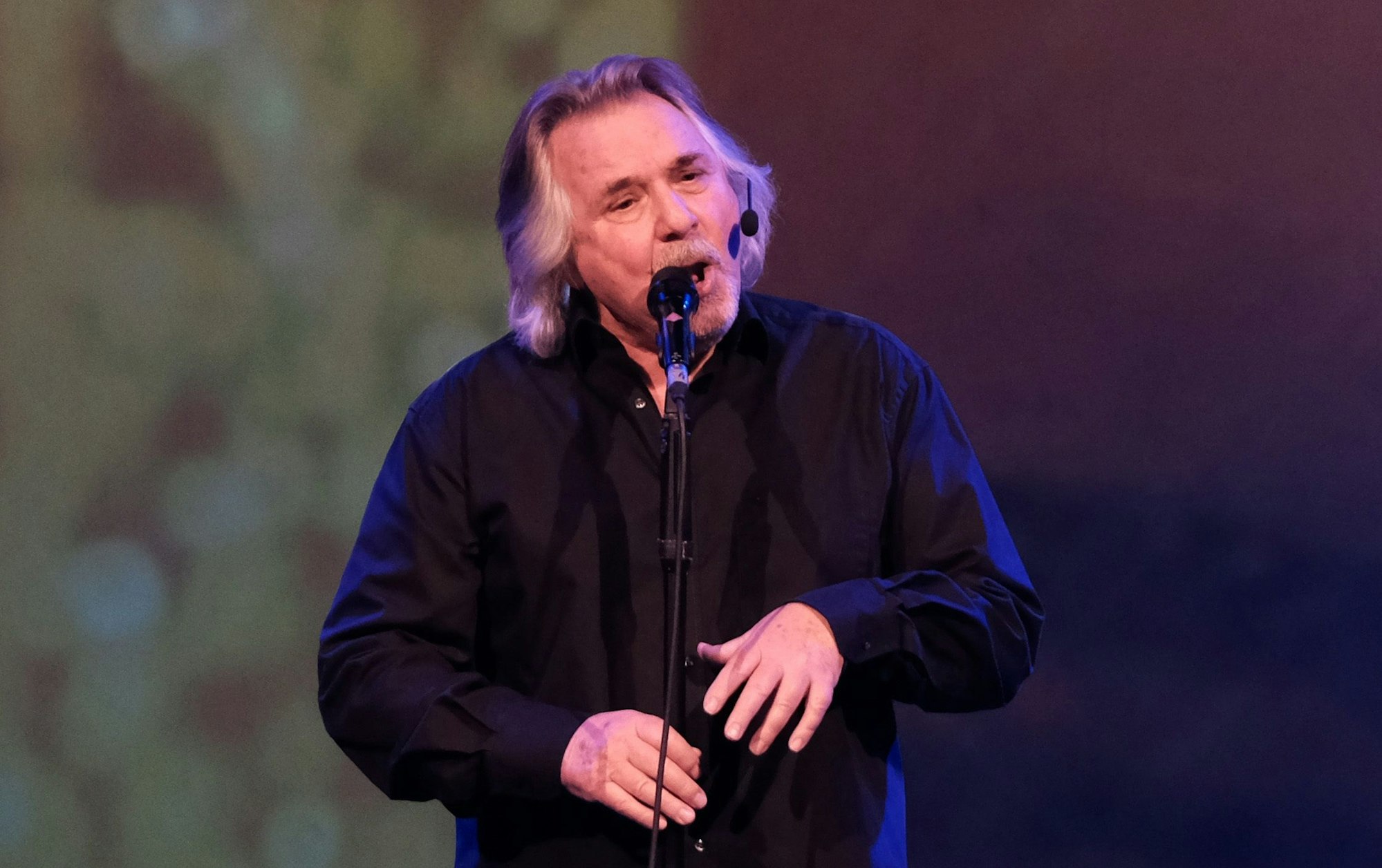 Das Bild zeigt Tommy Engel bei der „Weihnachtsengel“-Premiere 2021.