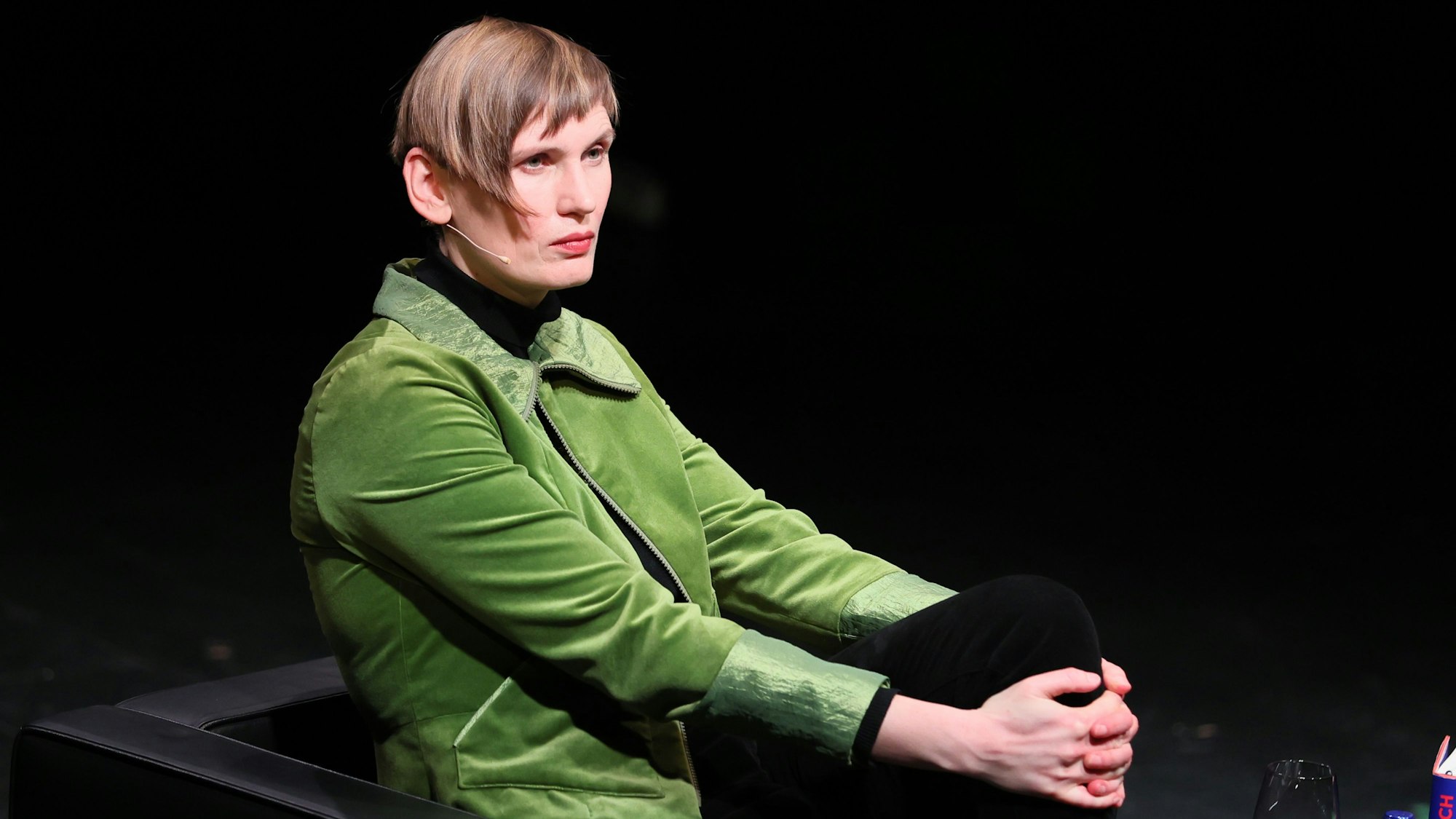 Buchpreis-Gewinner*in Kim de L'Horizon zu Gast im Schauspiel Köln bei Eva von Redecker, 11.01.2023, Bild: Herbert Bucco