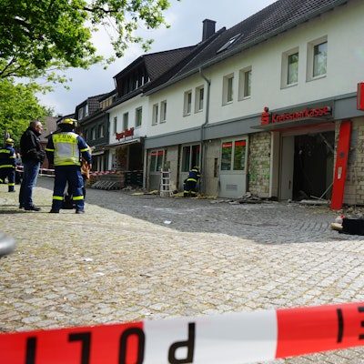 Auf dem Marktplatz lagen weitverbreitet Glassplitter und Trümmer. Personen wurden zum Glück nicht verletzt.