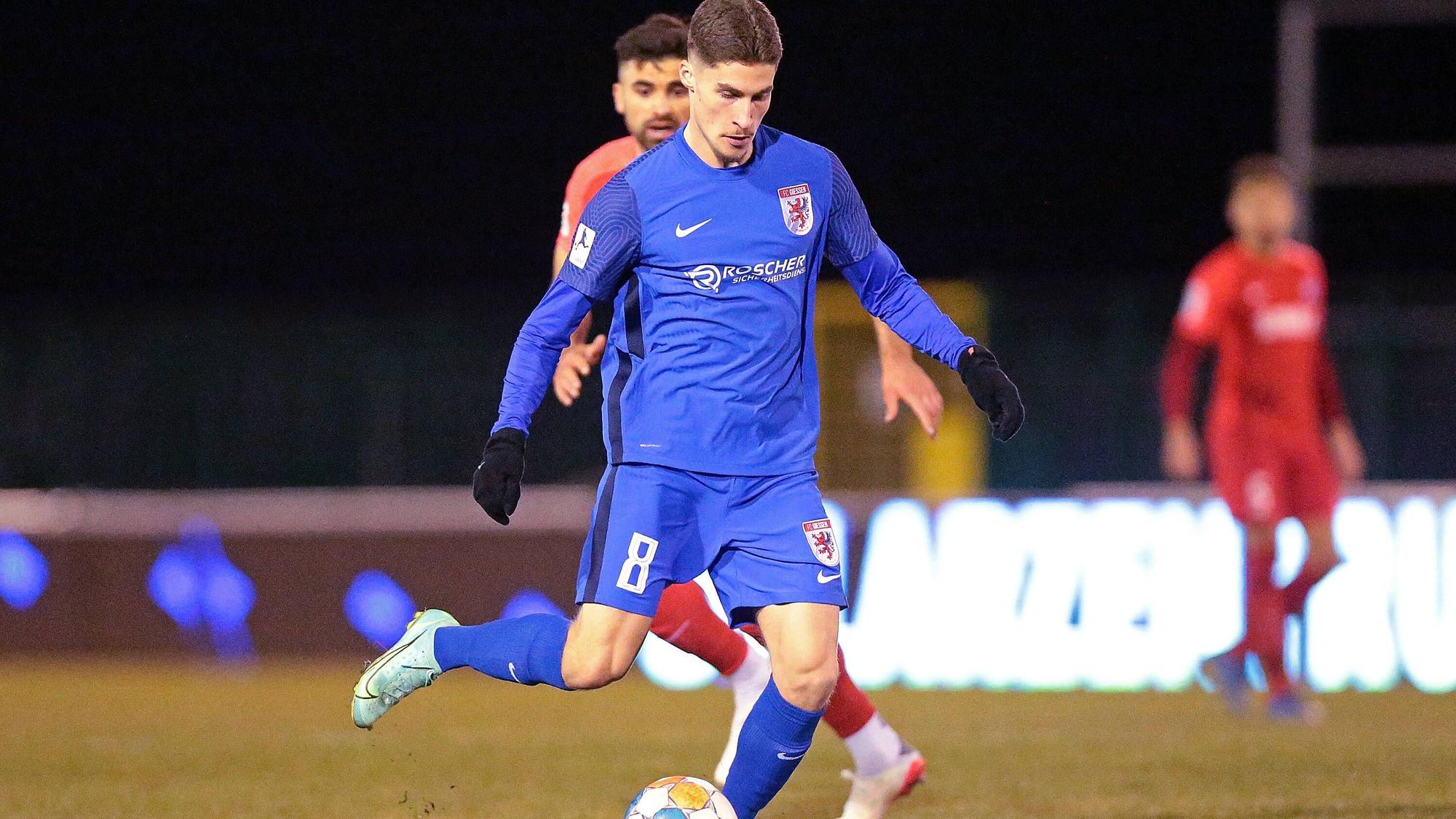 11.03.2022, xovx, Fußball Regionalliga Südwest, TSV Steinbach Haiger - FC Gießen Donny Bogicevic FC Gießen, Freisteller Haiger Stadion Haarwasen Hessen Deutschland DE *** 11 03 2022, xovx, Football Regionalliga Südwest, TSV Steinbach Haiger FC Giessen Donny Bogicevic FC Giessen , Freisteller Haiger Stadion Haarwasen Hessen Germany EN