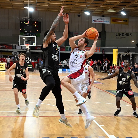 09.04.2023, Basketball-Bayer Giants-Nürnberg Falcons
rechts: Haris Hujic (Bayer)
Foto: Uli Herhaus