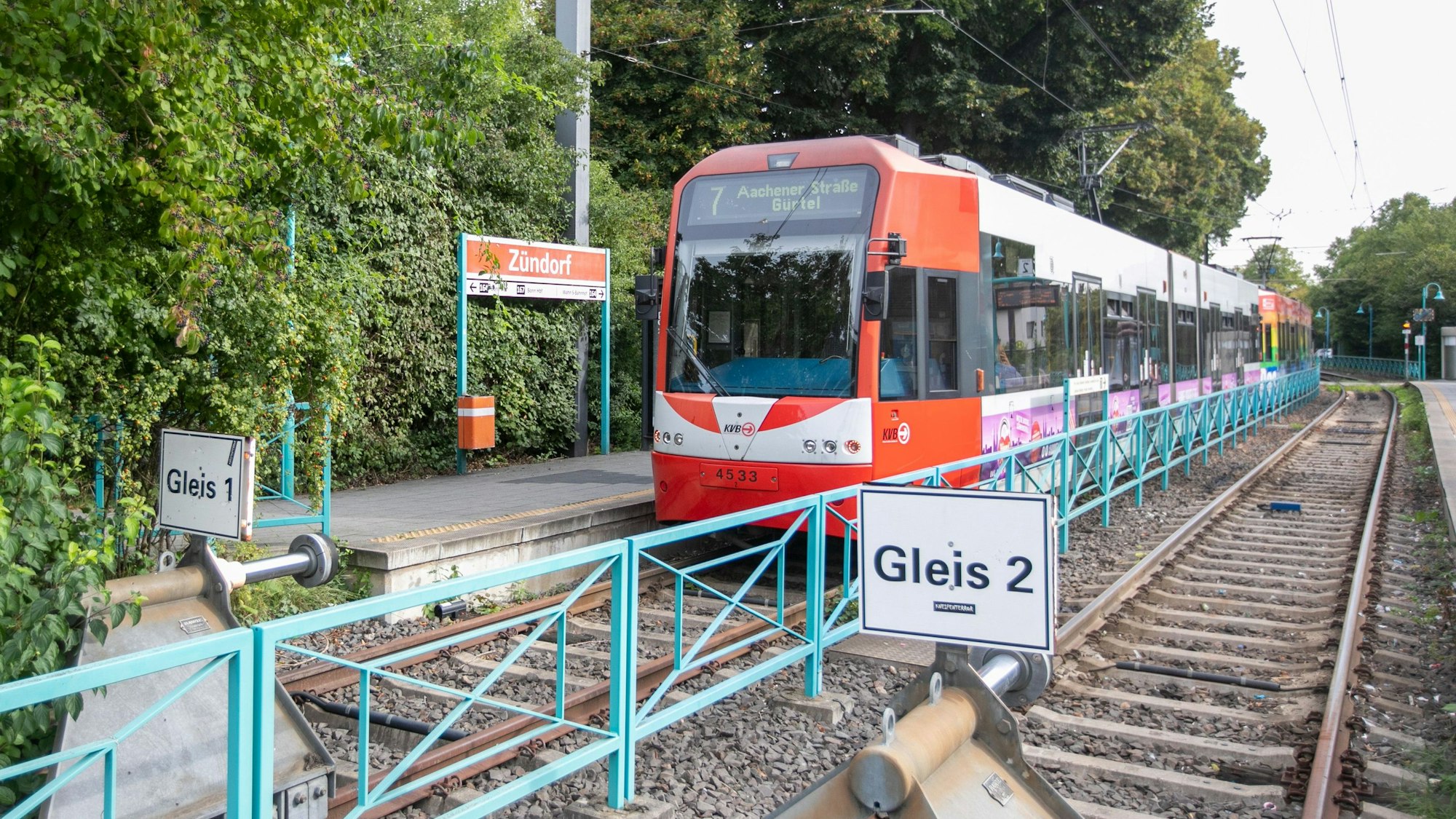 Noch ist für die Linie 7 in Zündorf Schluss, das soll sich ändern.