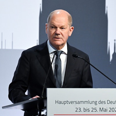 Köln: Bundeskanzler Olaf Scholz (SPD) spricht während der Hauptversammlung des Deutschen Städtetages.