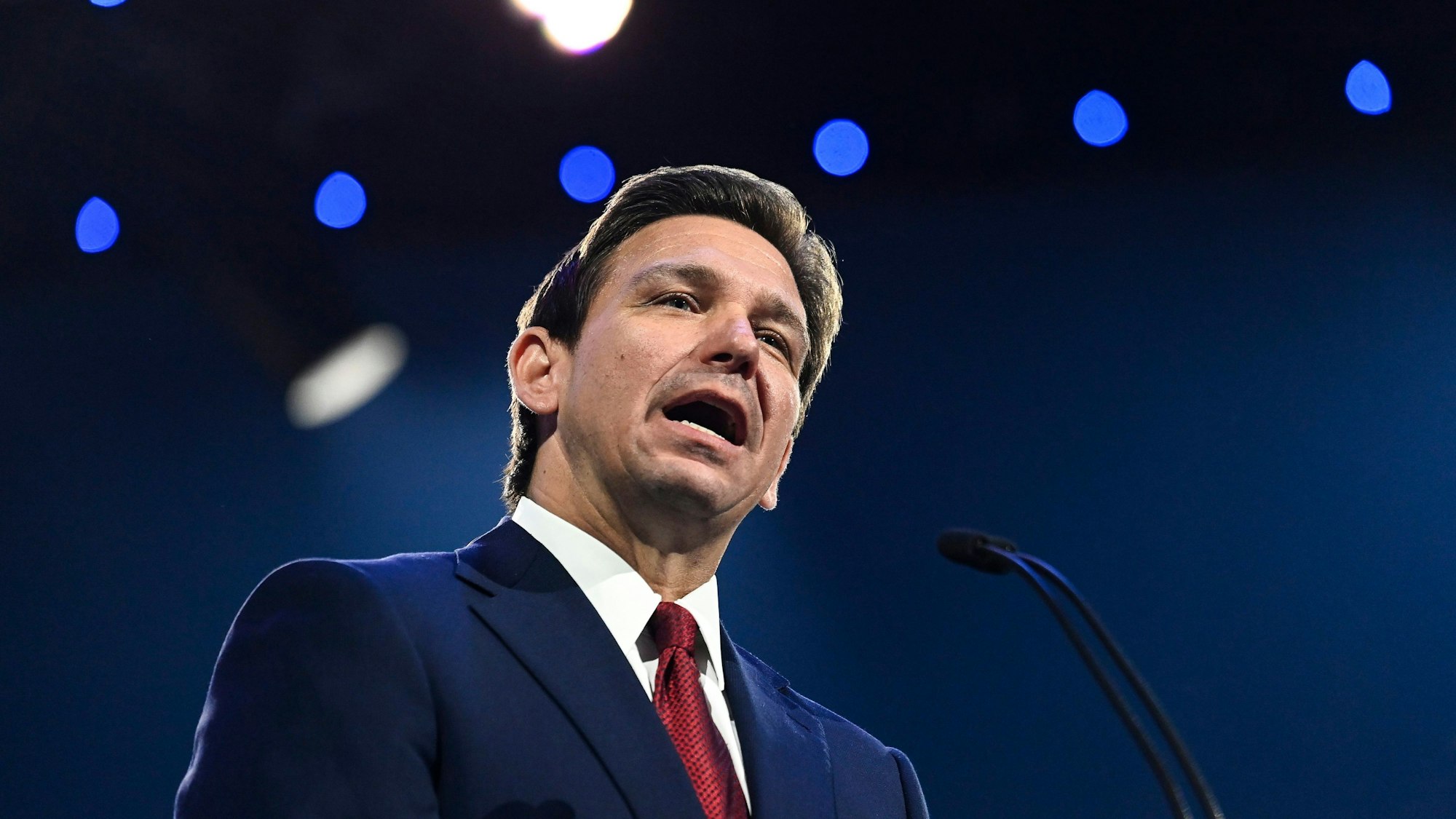 Floridas Gouverneur Ron DeSantis will bei den Republikanern gegen Donald Trump antreten.