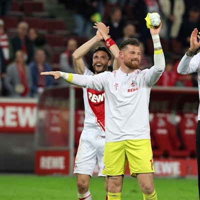 1.FC Köln vs. Hertha BSC Berlin, 32. Spieltag, 12.05.2023, 20.30 Uhr, Geburtstagsständchen für Timo Horn (1. FC Köln), Bild: Herbert Bucco