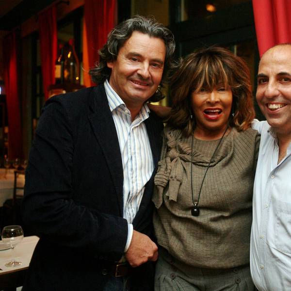 Tina Turner und Erwin Bach mit dem Kölner Gastronomen Salvatore Luca in seinem Restaurant „La Vita“