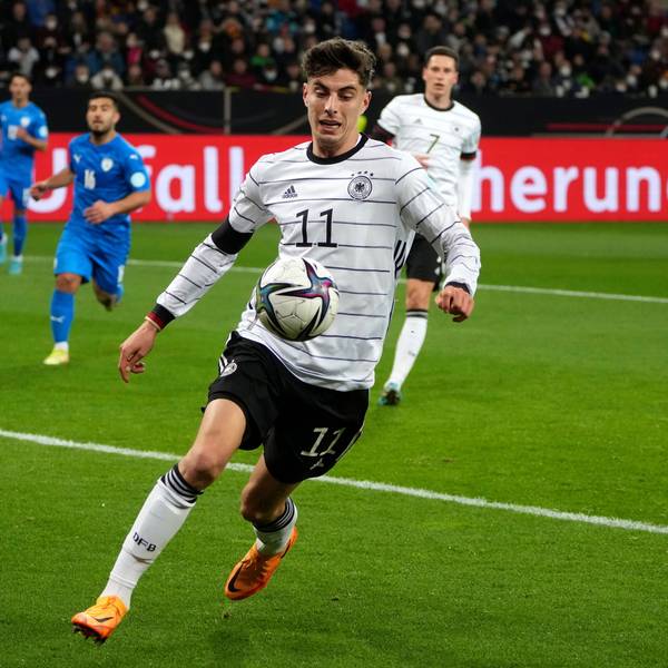 Deutschlands Spieler Kai Havertz kontrolliert den Ball während des internationalen Freundschaftsspiels zwischen Deutschland und Israel in Sinsheim.