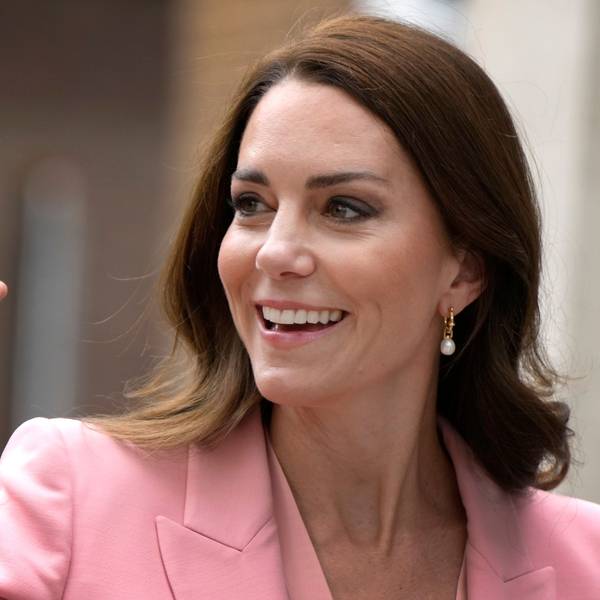Kate, Prinzessin von Wales, Schirmherrin des Foundling Museum, winkt, als sie zu einem Besuch des Museums eintrifft.