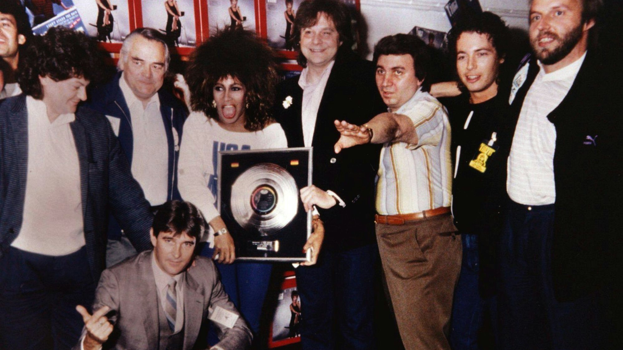 Tina Turner bei einer Platin-Verleihung in Köln in den 1980er Jahren