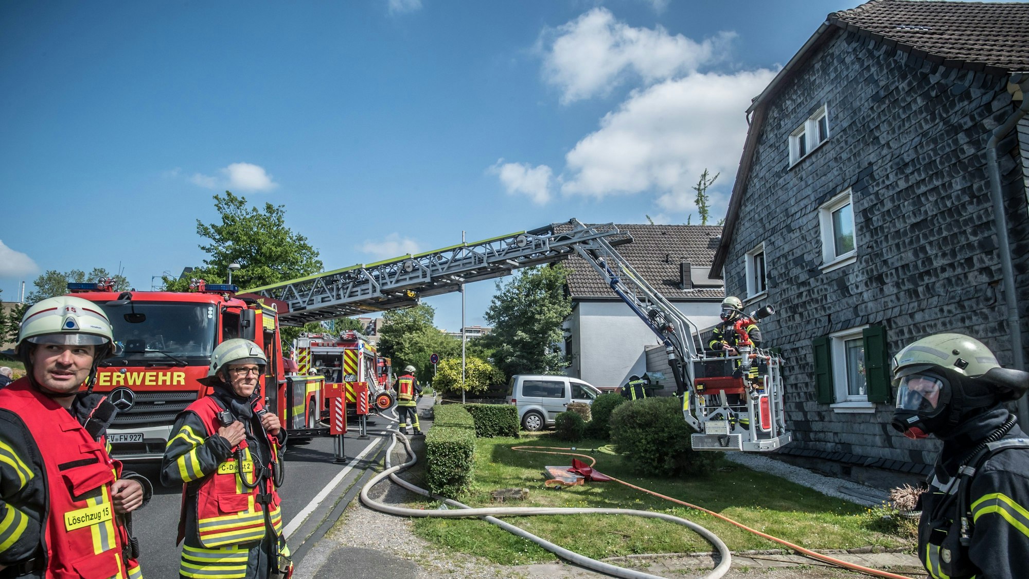 Anbau brannte Am Steinberg 53 in Leverkusen-Steinbüchel.