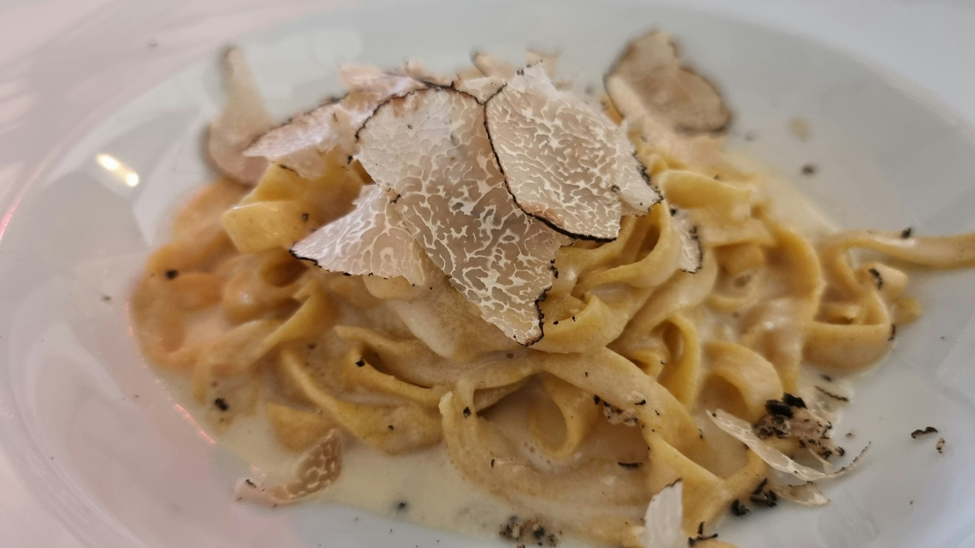 Hausgemachte Fettucine mit Trüffel