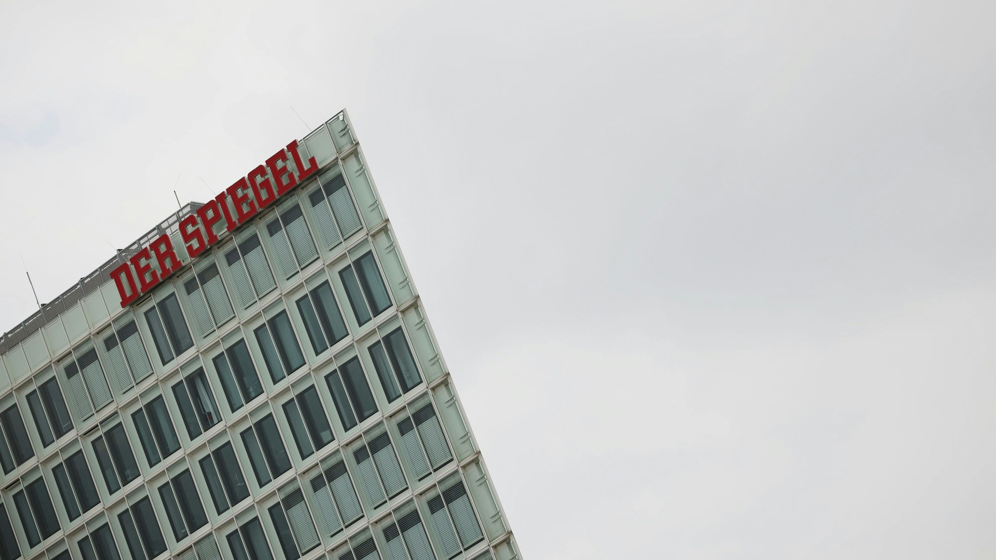 Das Verlagsgebäude des Spiegel-Verlags mit dem Schriftzug.
